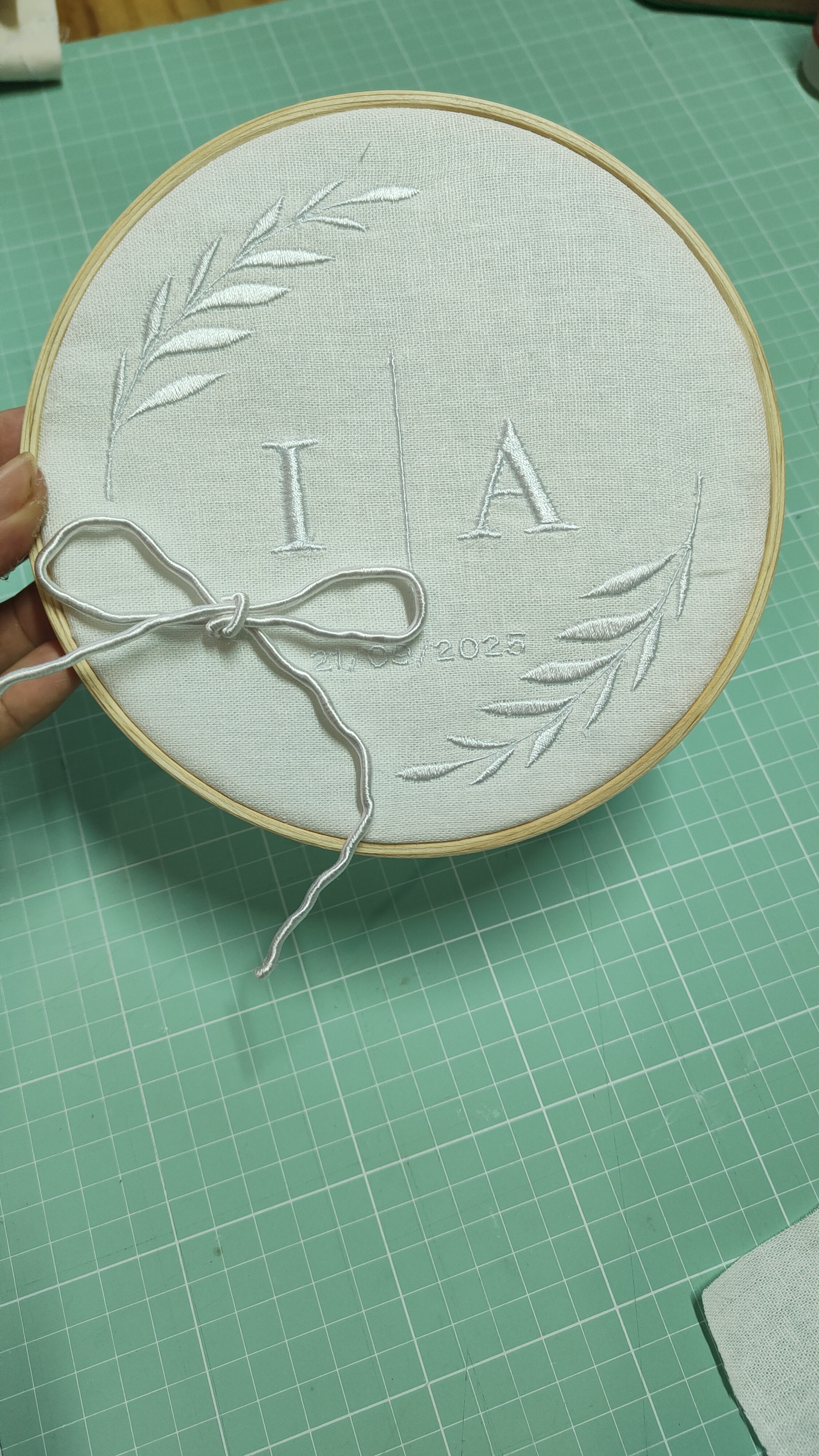 Porta-alianças bordado à mão