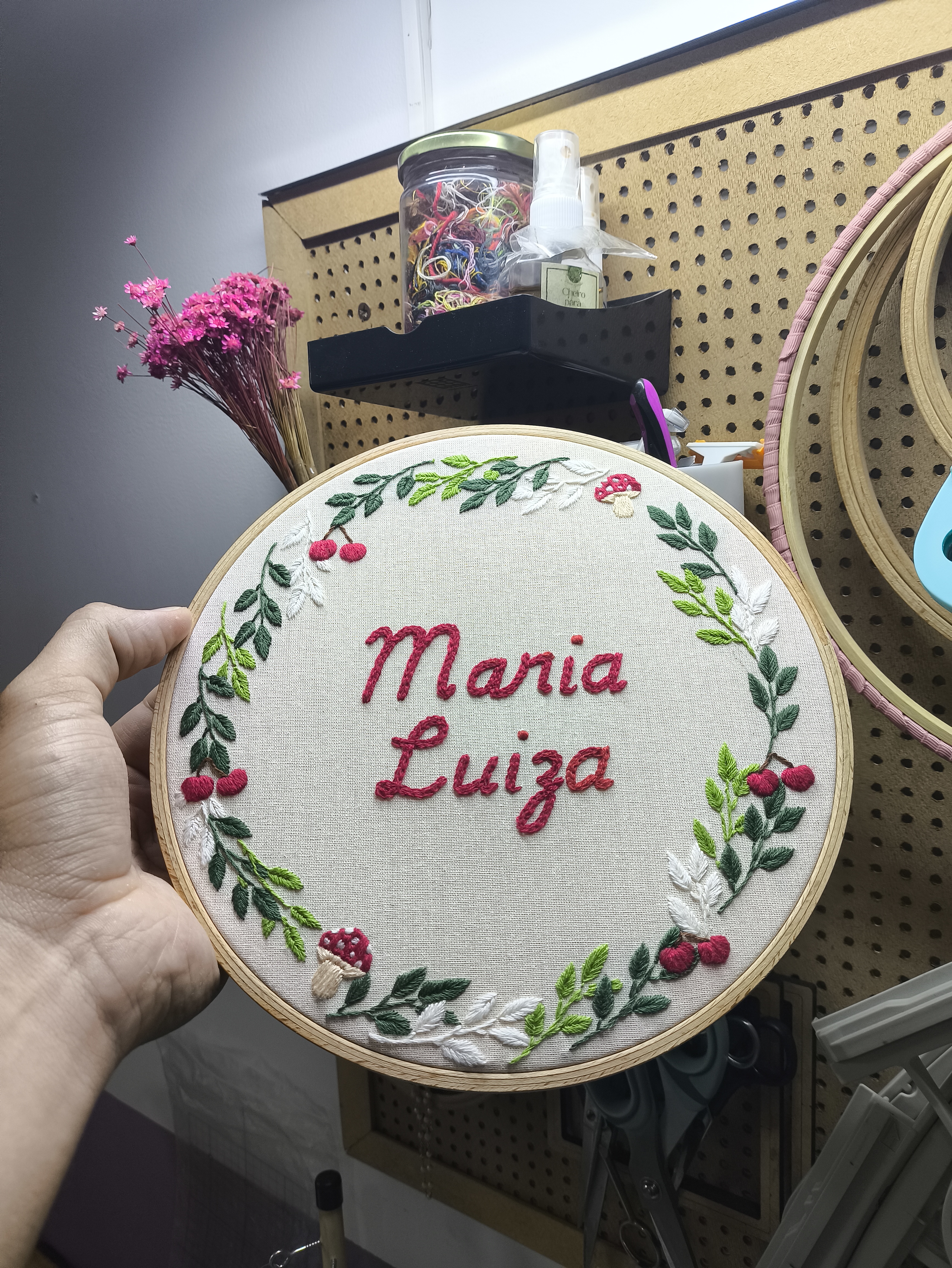 Porta-maternidade bordado à mão